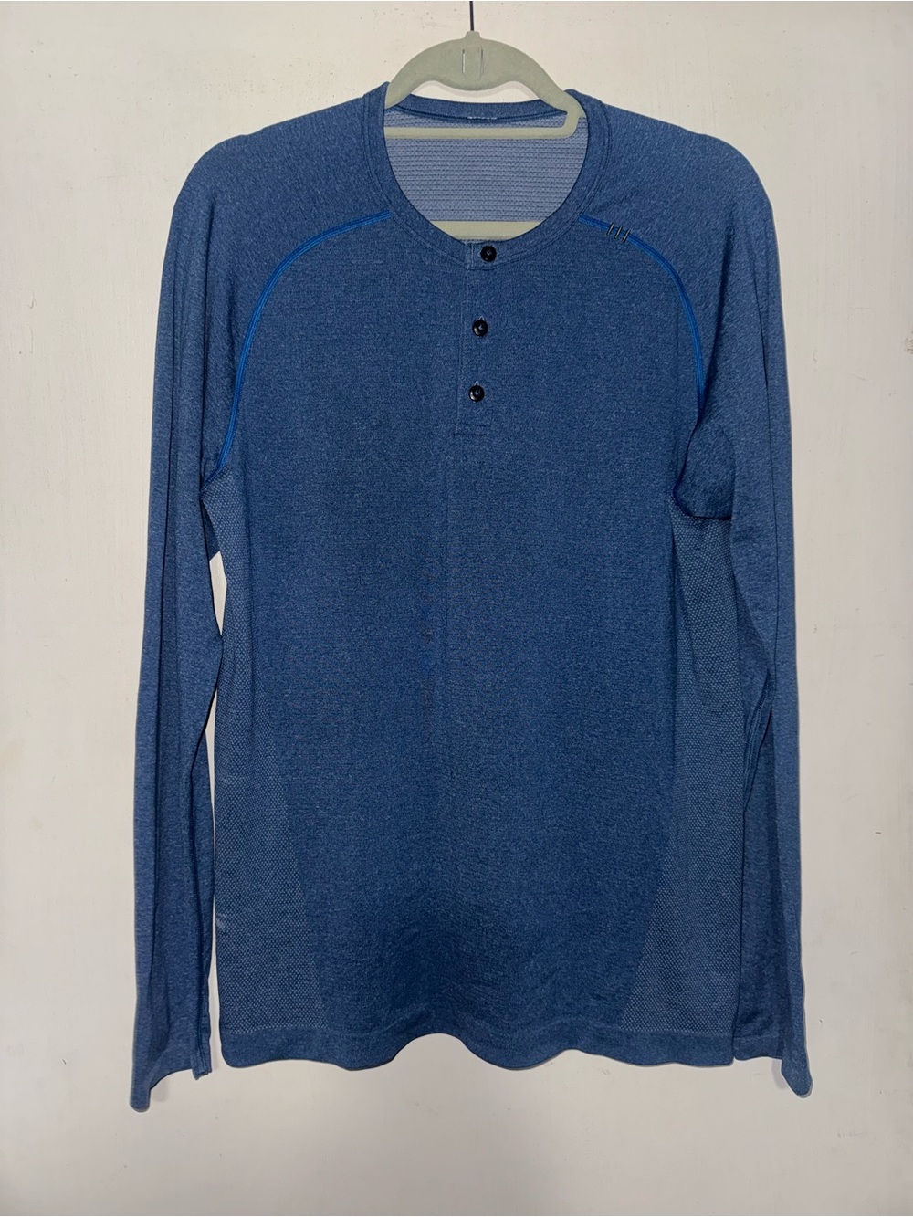 lululemon athletica Men's Heathered Blue Long-Sleeve Henley - Picture 2 of 9